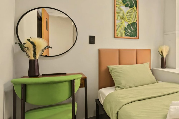 Room 16 of 35