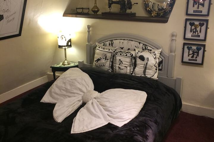 Room 18 of 272