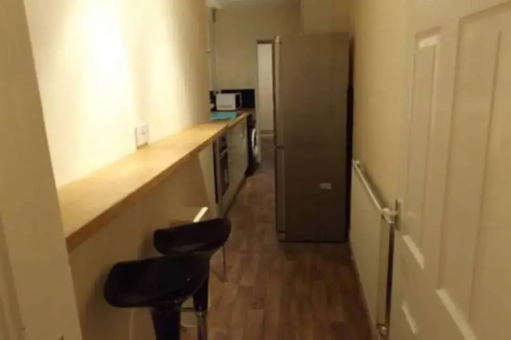 Room 6 of 7