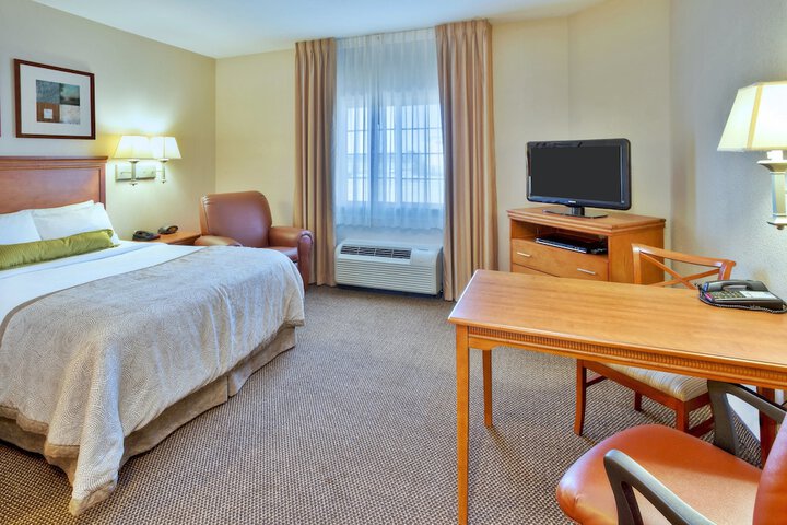 Room 7 of 28