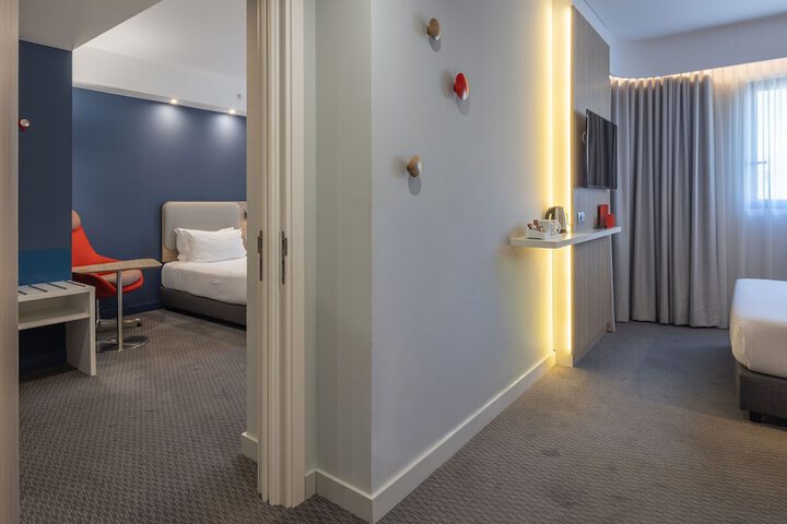 Room 14 of 83