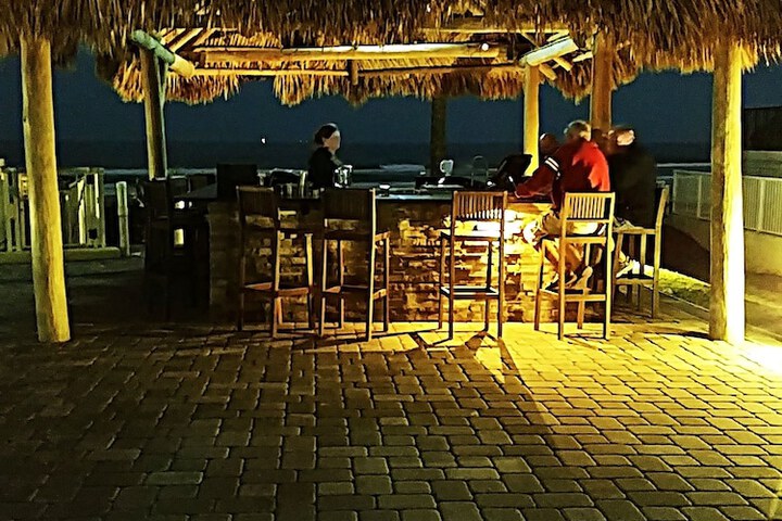 Poolside bar