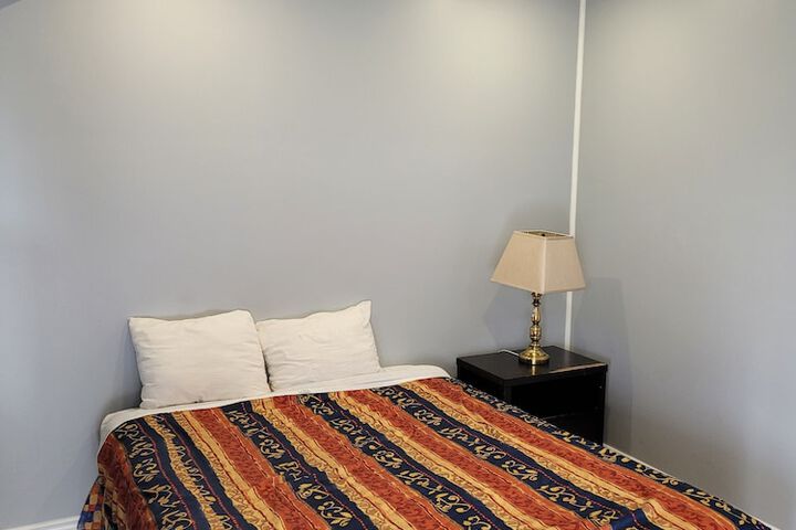 1 Queen Bed (16 of 16)