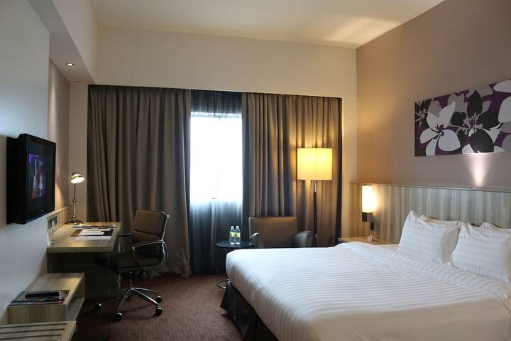 Room 25 of 33