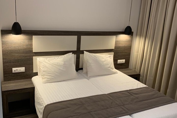 Room 11 of 27