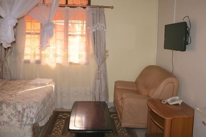Room 5 of 10