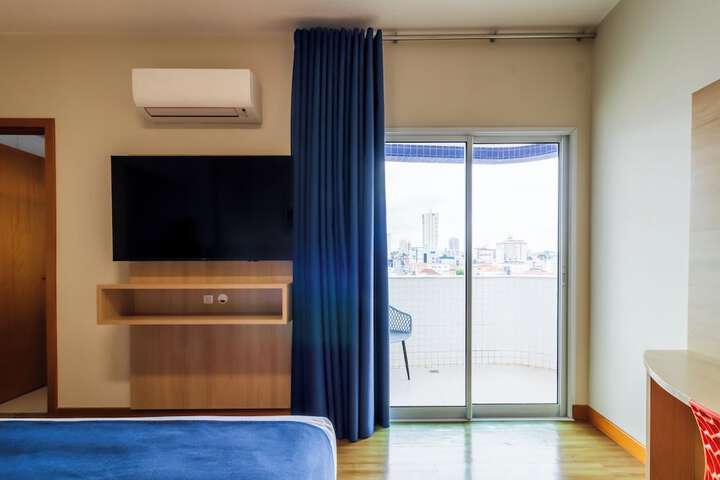 Room 25 of 102