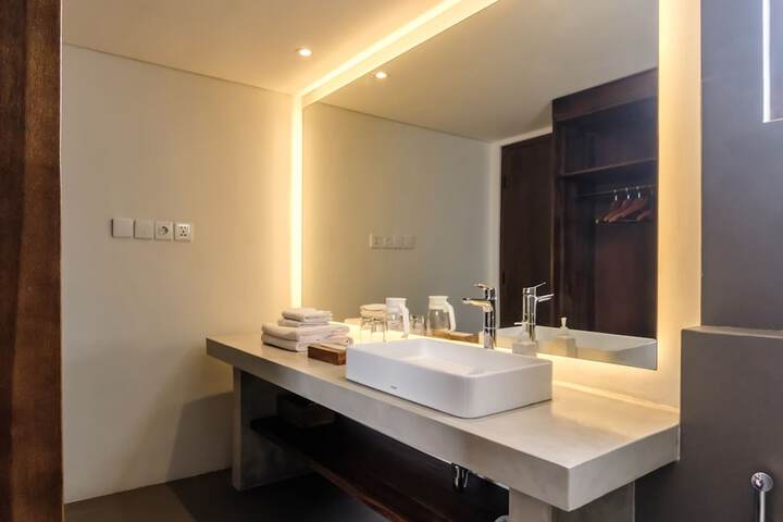 Room 43 of 65