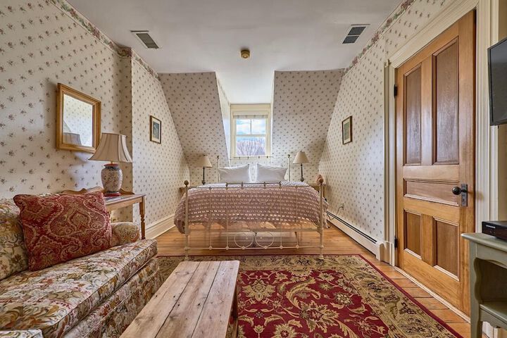 Room 7 of 17