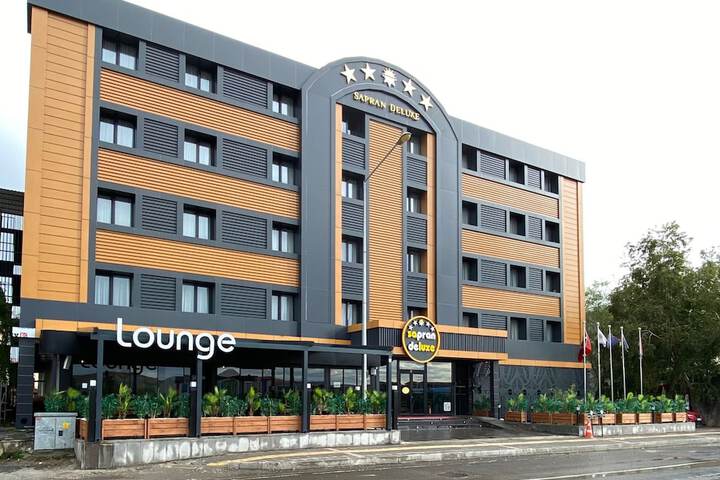 Exterior of Sapran Deluxe Hotel