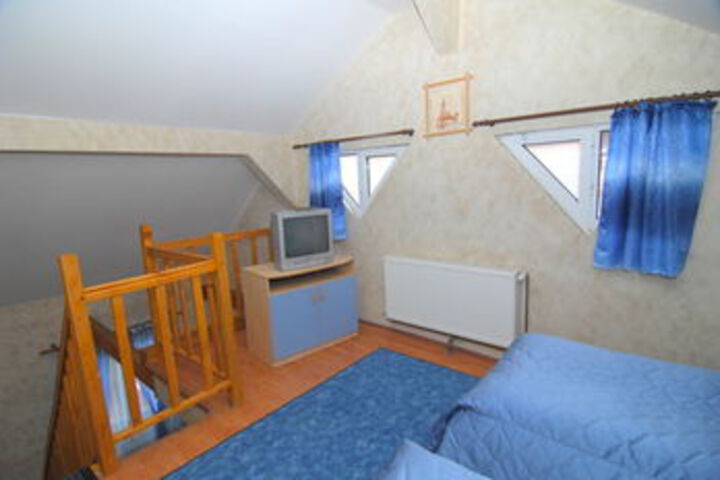 Room 35 of 49