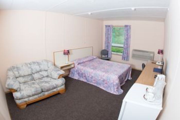 Room 13 of 37