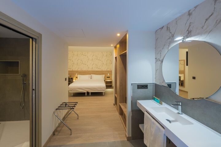 Room 44 of 122