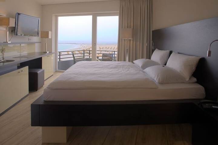 Room 5 of 50