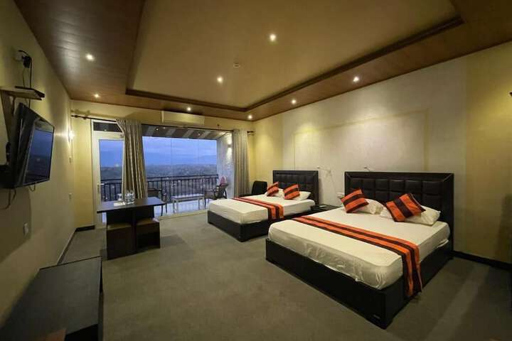 Room 4 of 15