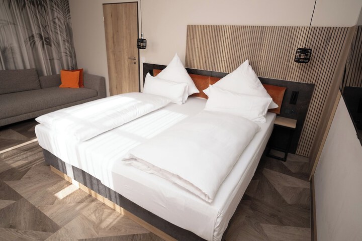 Room 40 of 233