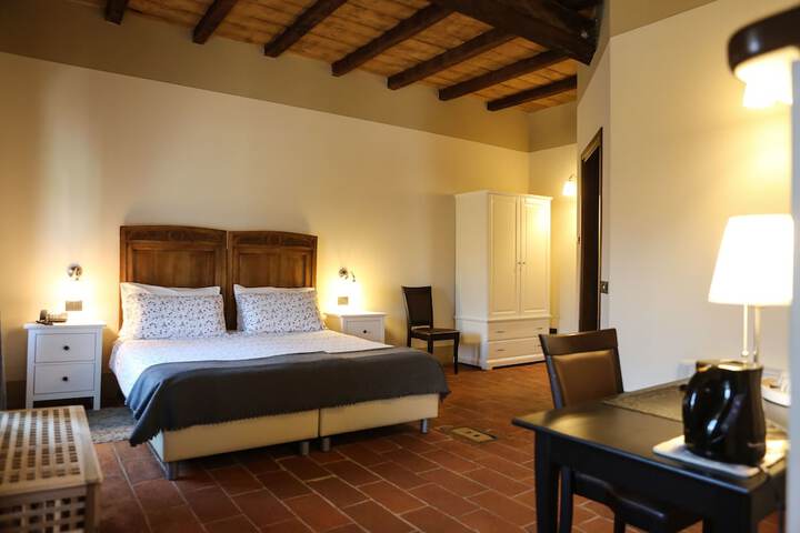 Room 4 of 32