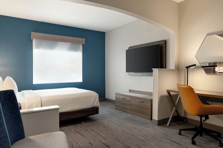 Room 34 of 77