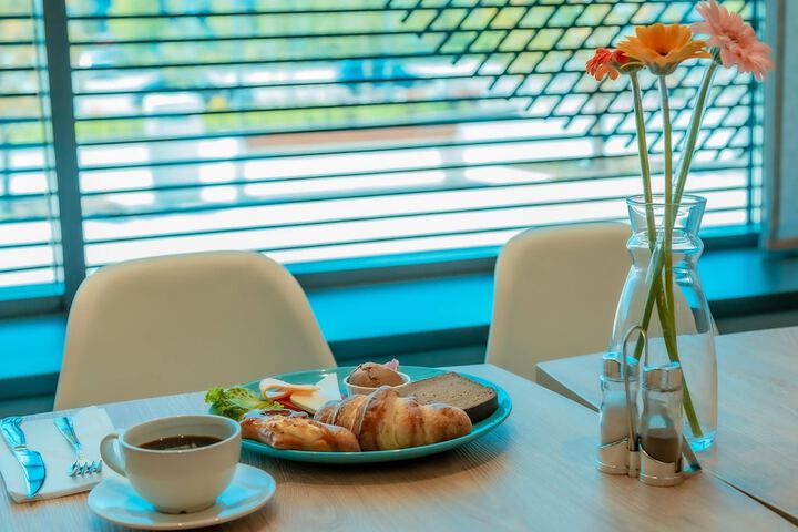 Breakfast/Coffee Service 25 of 42