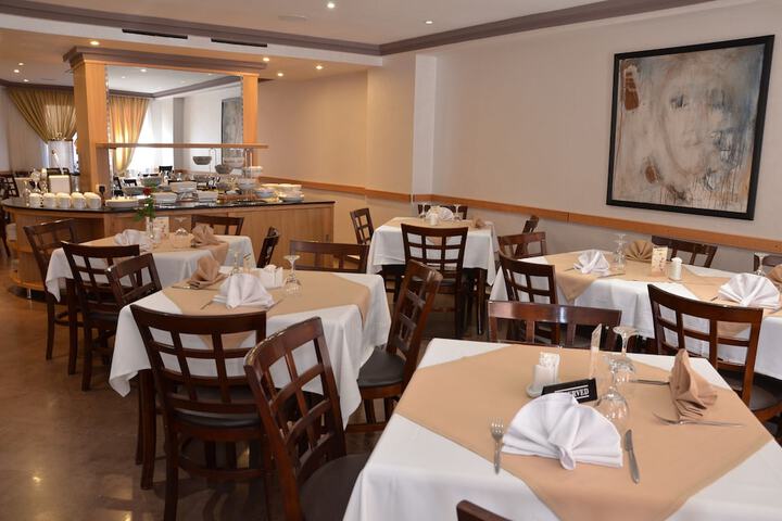 Dining 56 of 70