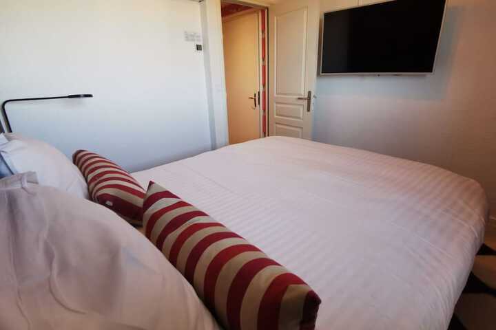 Room 8 of 30