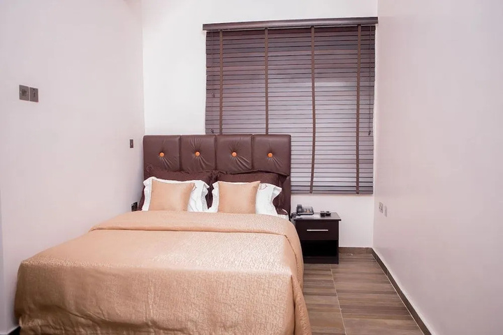 Room 4 of 11