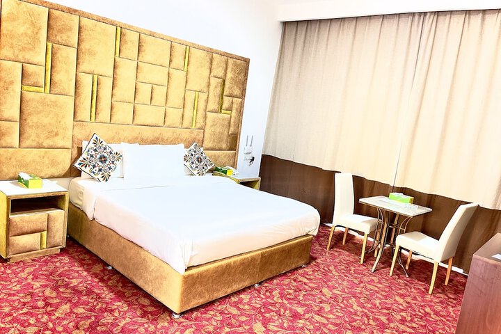 Room 10 of 29