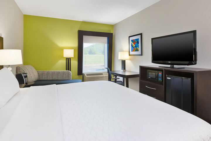Room 8 of 40