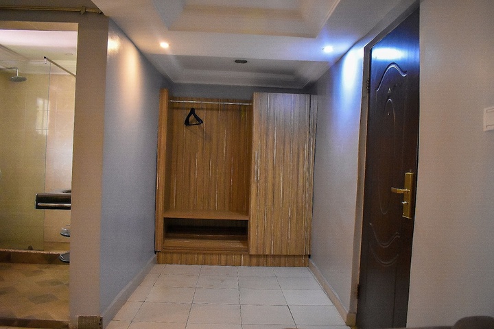 Room 16 of 41