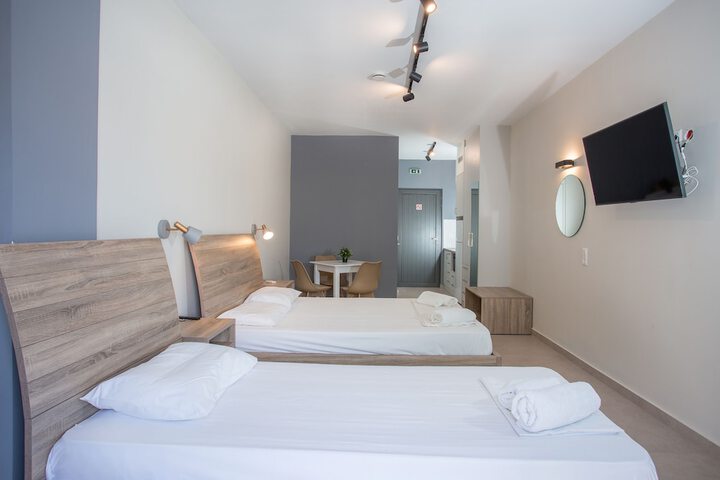 Room 10 of 29