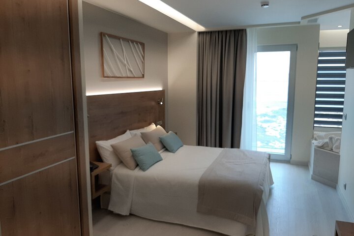 Room 9 of 30