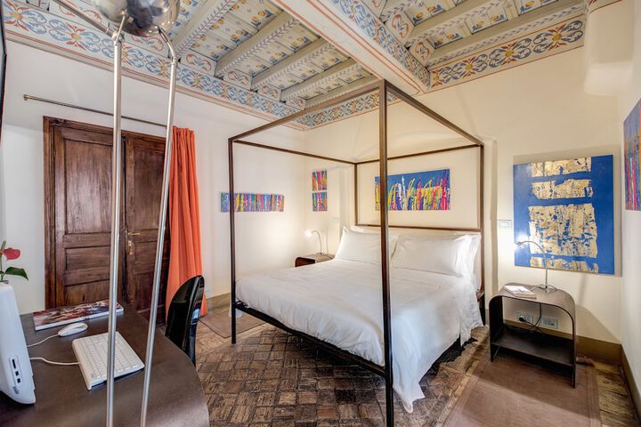 Room 6 of 22