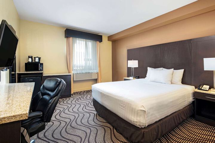 Room 10 of 31