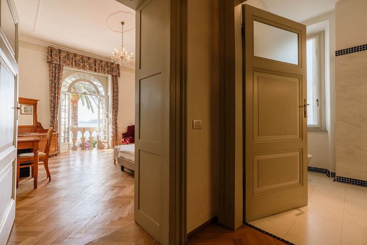 Room 17 of 44
