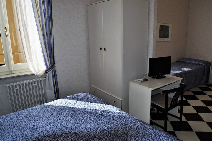 Room 4 of 35