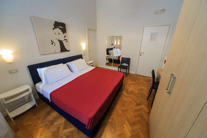 Room 12 of 30