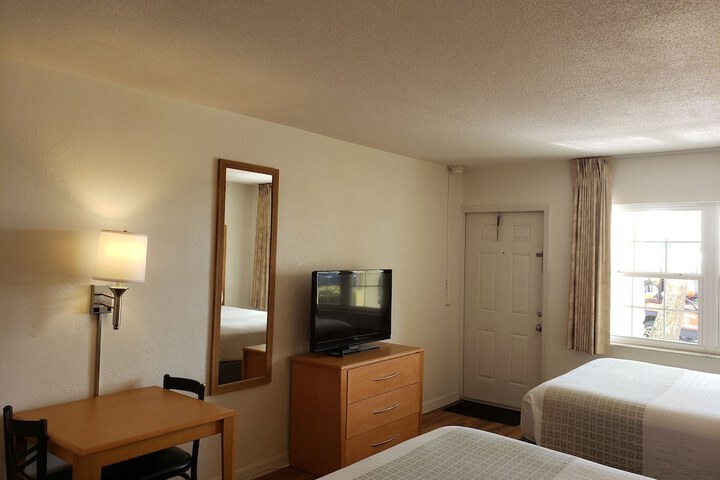 Room 8 of 33
