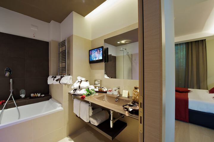 Room 25 of 50