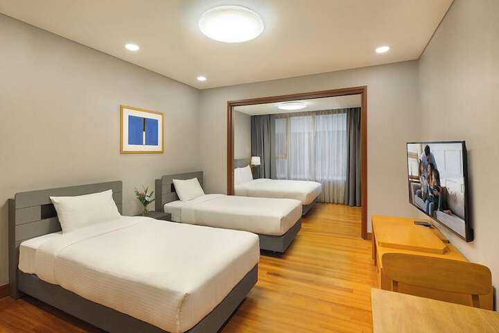Room 27 of 47