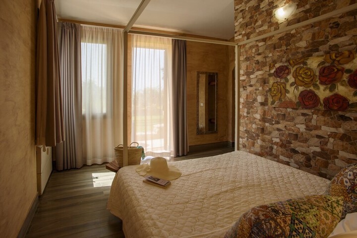 Room 5 of 38