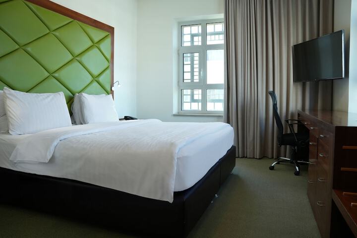 Room 32 of 64