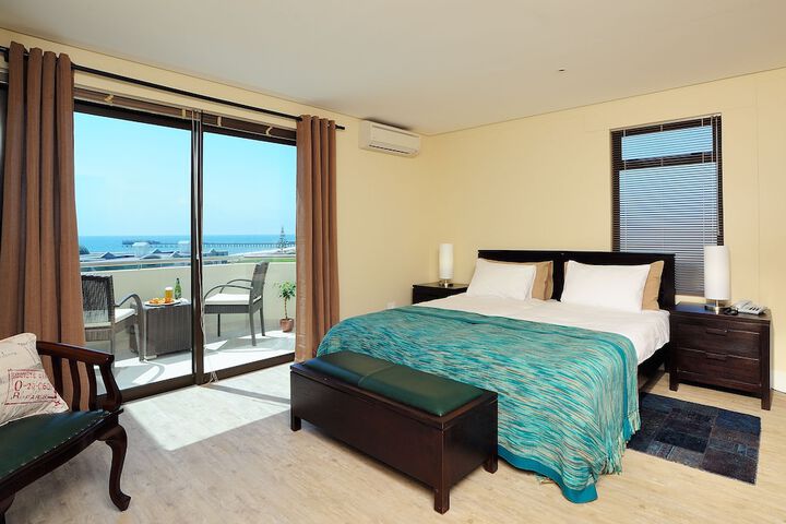 Room 4 of 107