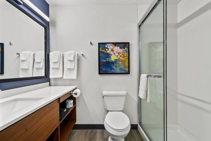 Room 6 of 33
