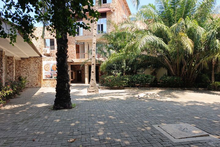Hotel Exterior 121 of 146