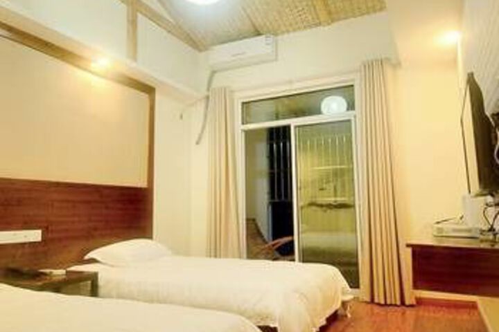 Room 10 of 12