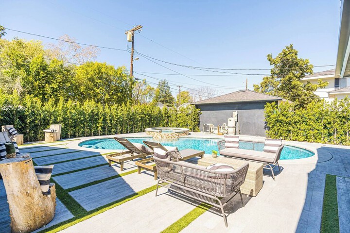 Pool 67 of 103