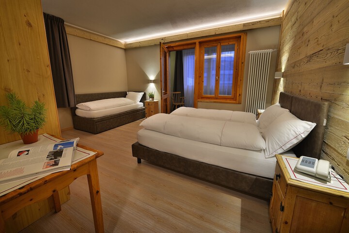 Room 6 of 77