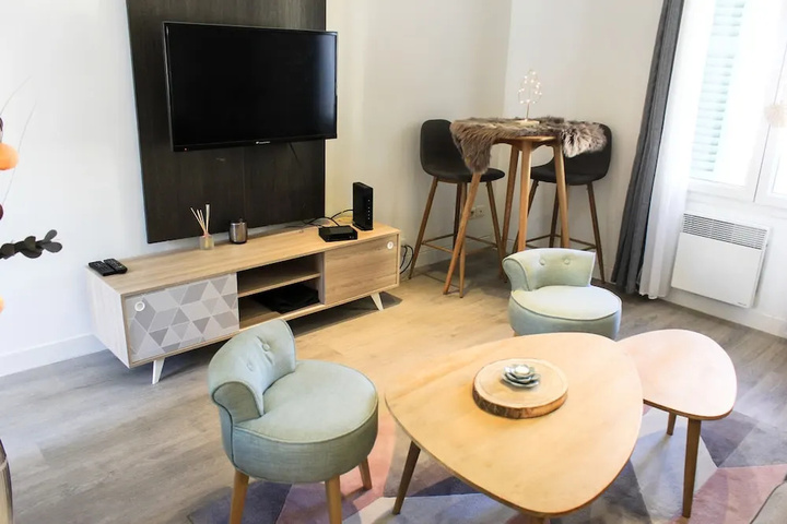 Room 4 of 12