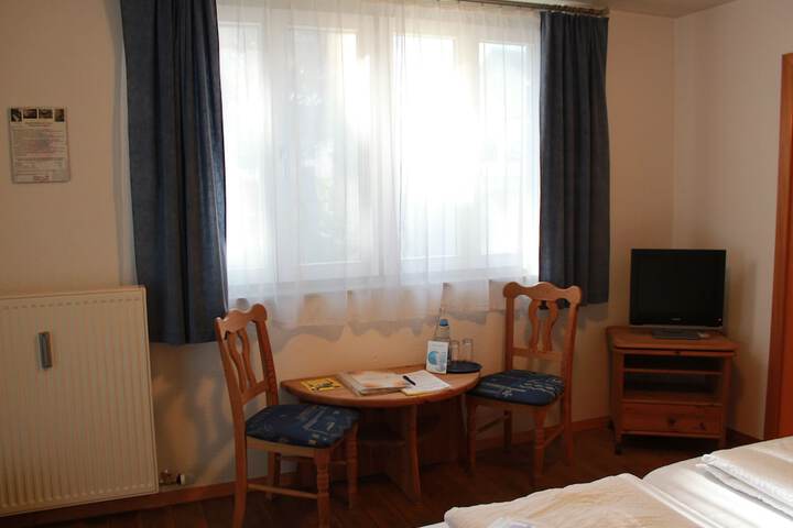 Room 8 of 32