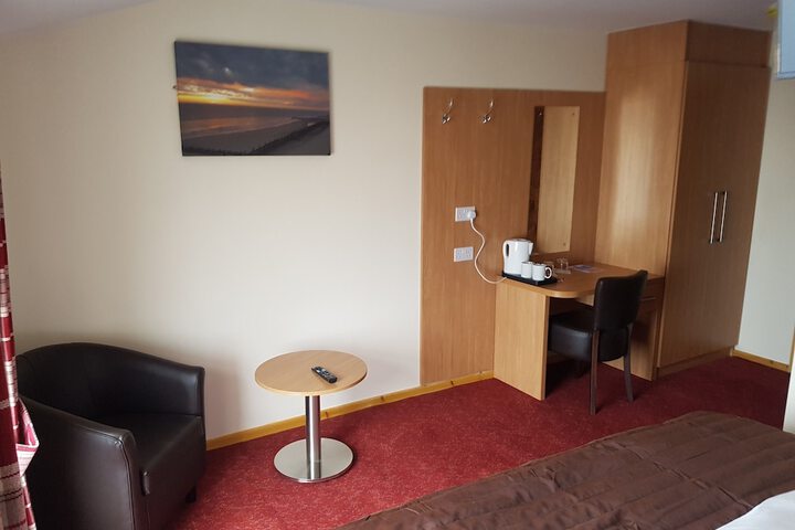Room 6 of 17